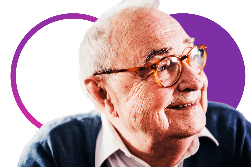 crna pozadina sa dva ljubičasta kruga i fotografija starijeg čoveka sa naočarima na licu